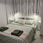 With Rooftop Pool 150 M From The Apartment