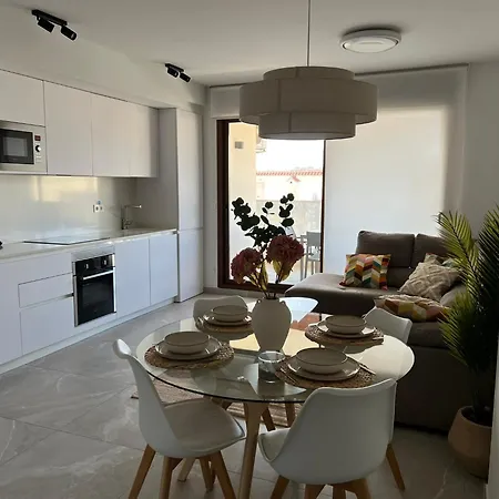 Apartment With Rooftop Pool 150 M From The Torrevieja