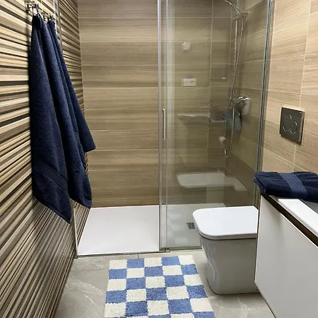 With Rooftop Pool 150 M From The Apartamento Torrevieja