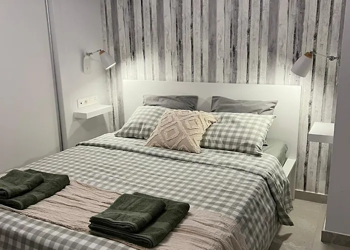 With Rooftop Pool 150 M From The 公寓