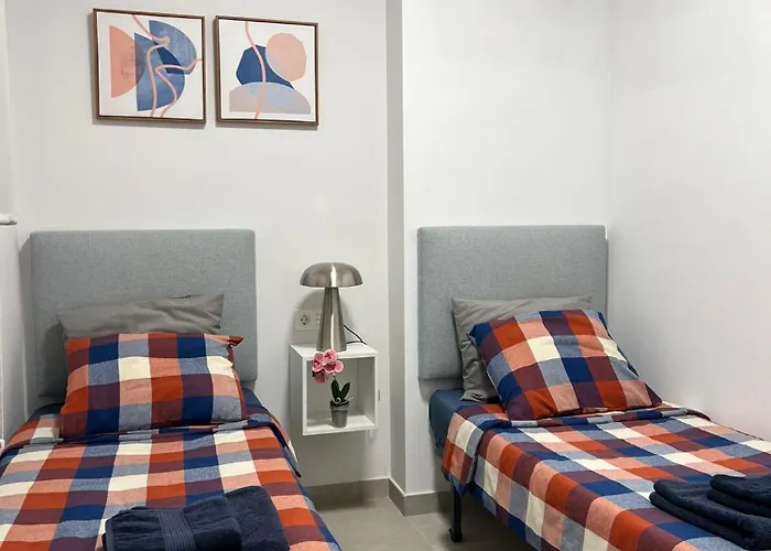 With Rooftop Pool 150 M From The 托雷维耶哈