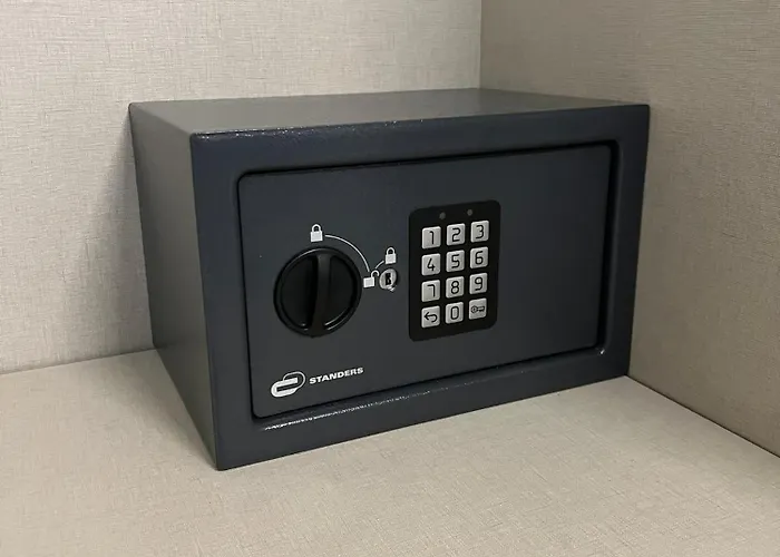 With Rooftop Pool 150 M From The 公寓