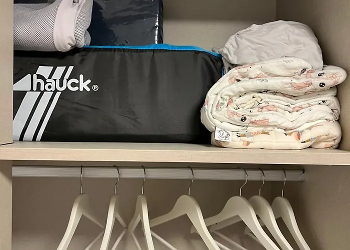 With Rooftop Pool 150 M From The 托雷维耶哈